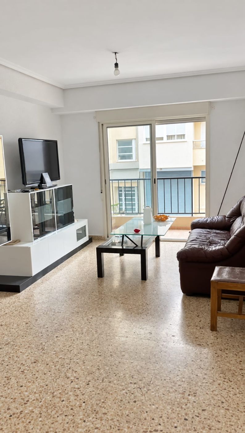 VIVIENDA CON INQUILINO SOLVENTE EN EXCELENTE ZONA DE B&Eacute;TERA, A POCOS MINUTOS DE LA ESTACI&Oacute;N DE METRO,RODEADA DE TODOS LOS SERVICIOS. 