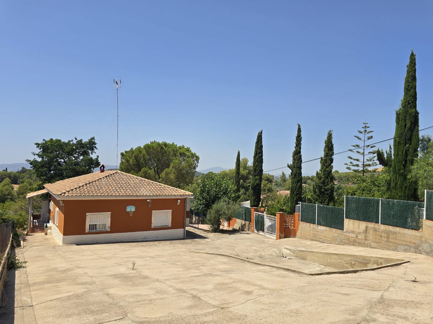 ¡DESCUBRE TU HOGAR IDEAL EN EL HERMOSO ENTORNO DE MONSERRAT!