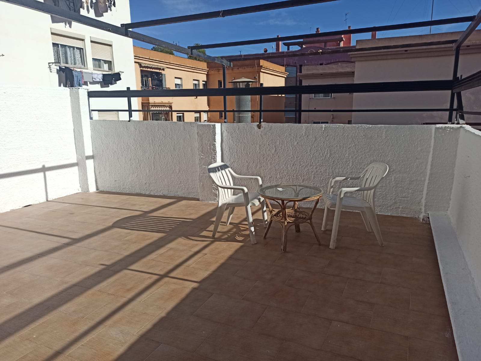 VIVIENDA AMUEBLADA EN BURJASSOT DE 100 M2 CON TERRAZA DE 40 M2.