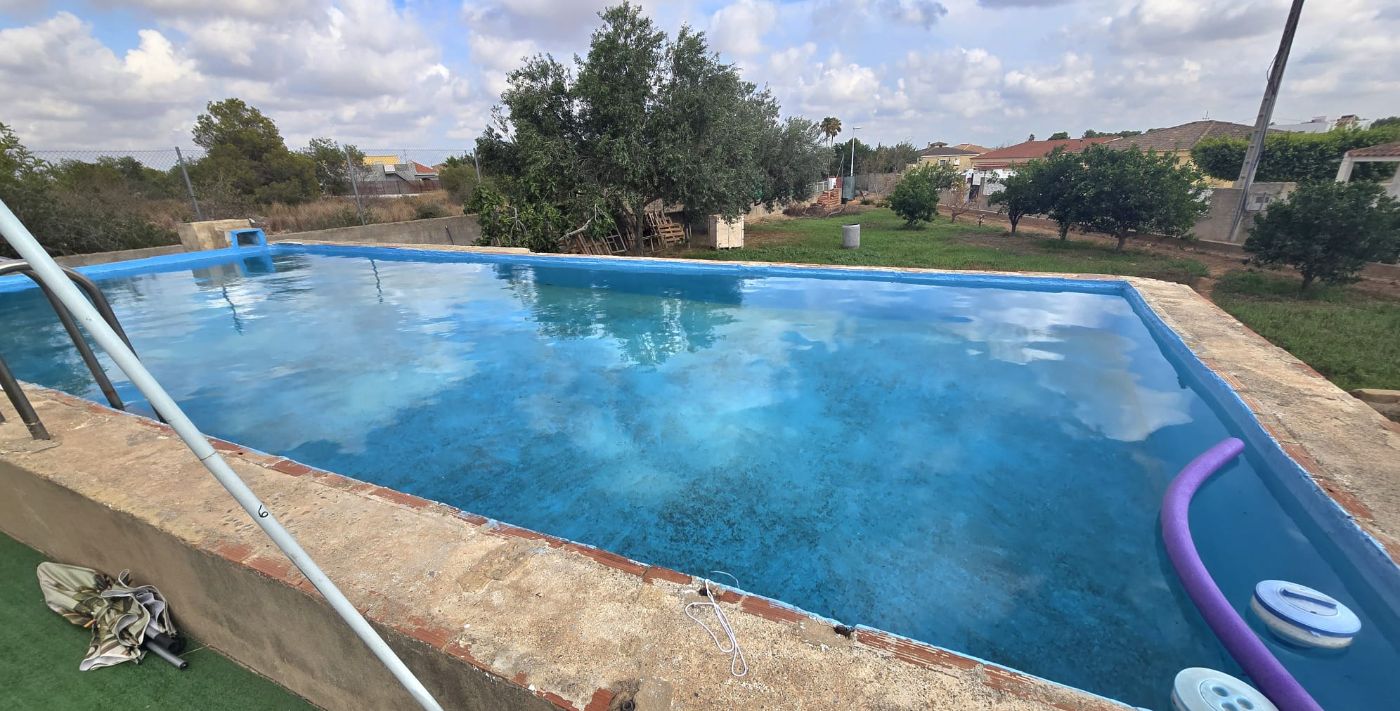 ALQUILER ANUAL CHALET RÚSTICO CON PISCINA ZONA MANISES