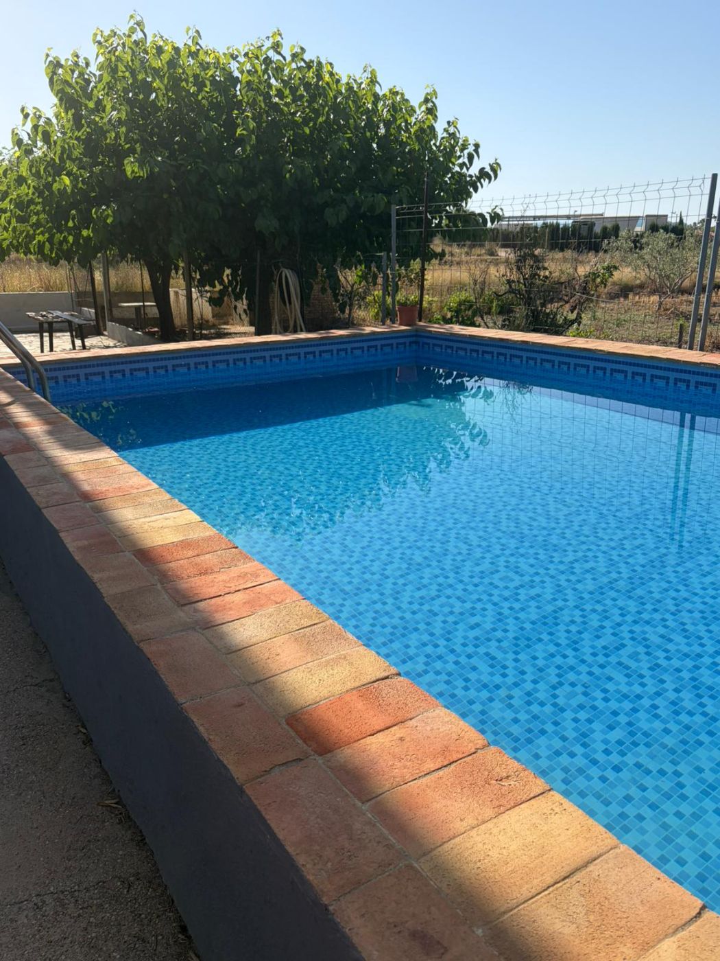 Chalet r&uacute;stico con piscina cerca de Tur&iacute;s