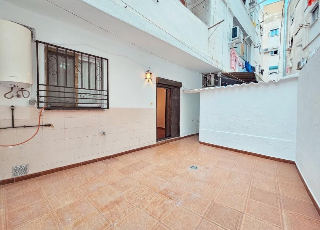 PLANTA BAJA CON TERRAZA PARA ENTRAR A VIVIR.