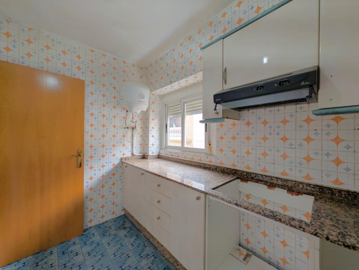 VIVIENDA LUMINOSA DE 3 DORMITORIOS EN LA ZONA DE G&Oacute;MEZ FERRER, SEGUNDA PLANTA SIN ASCENSOR 