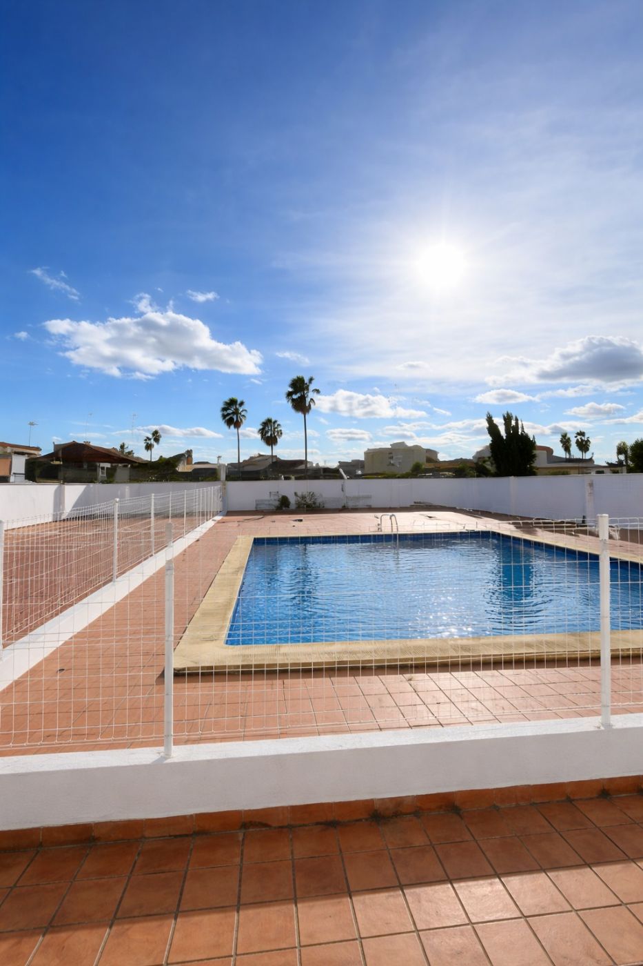 &iexcl;&Aacute;TICO SEMINUEVO EN SOLLANA, CON TERRAZA, TRES DORMITORIOS Y DOS BA&Ntilde;OS!