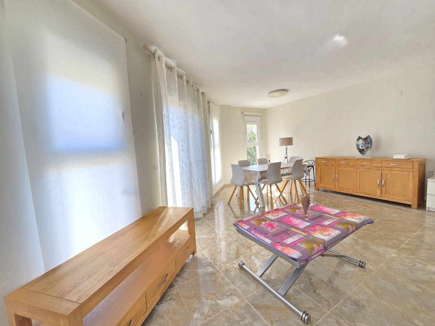 &iexcl;MAGN&Iacute;FICA VIVIENDA SEMINUEVA CON GARAJE, TRASTERO, VISTAS DESPEJADAS Y MUCH&Iacute;SIMA LUZ EN MONTSERRAT!